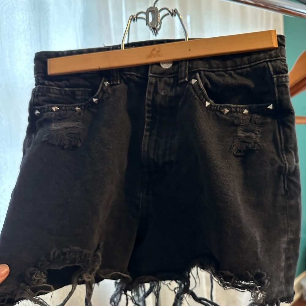 ZARA HIGH WAISTED BLACK CUT OFF SHORTS